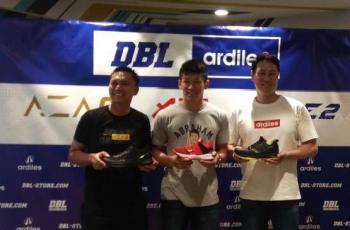 Pebasket Ini Jadi yang Pertama di Indonesia Dapat Sepatu Khusus