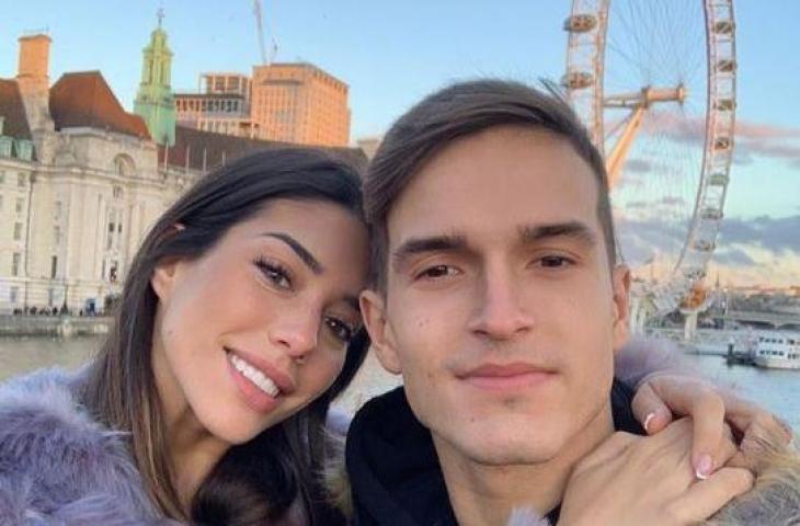 Momen kemesraan Deniz Suarez dengan sang pacar, Nadia Aviles. (Instagram/denissuarezfernandez)