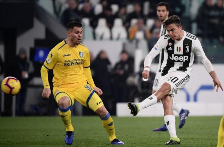 Paulo Dybala mencetak gol pembuka Juventus saat berhadapan dengan Frusinone di laga lanjutan Serie A, Sabtu (16/2/2019) dini hari tadi. Di laga itu Juventus menang telak 3-0. [Marco BERTORELLO / AFP]