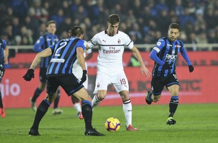 Krzysztof Piatek saat berhadapan dengan Atalanta pada 16 Februari 2019 (Miguel Medina/AFP)