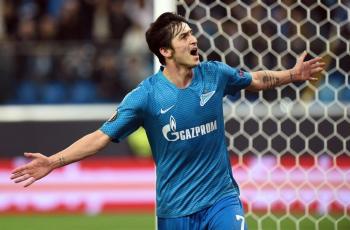 Keren Abis! Aksi Dukungan Maksimal Suporter Zenit Ini Bikin Merinding