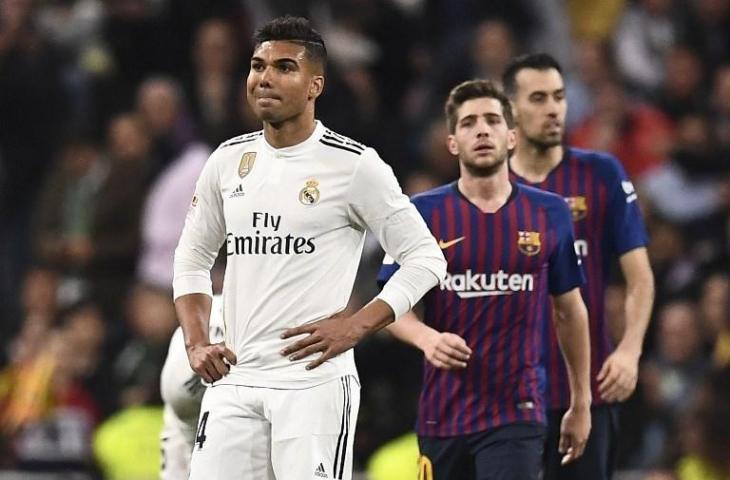 Ekspresi Casemiro saat laga melawan Barcelona pada 27 Februari 2019. (Oscar Del Pozo/AFP)