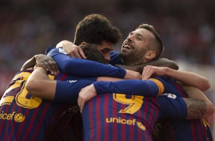 Para pemain Barcelona merayakan gol ke gawang Sevilla pada 23 Februari 2019 (Jorge Guerrero/AFP)