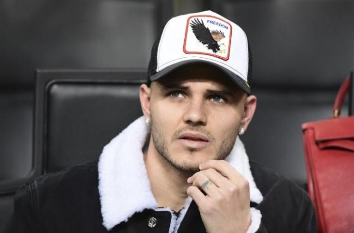 Penyerang Inter Milan, Mauro Icardi saat menyaksikan laga Inter Milan vs Rapid Wien di leg kedua Liga Europa pada 21 Februari 2019 (Migeul Medina/AFP)