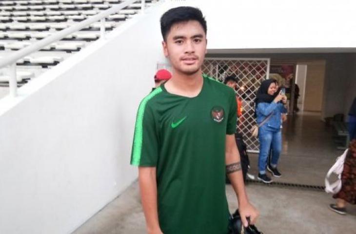 Pemain timnas Indonesia U-23 Mahir Radja Djamaoeddin usai latihan di stadion Madya, Senayan, Senin (4/3/2019). (Suara.com/Adie Prasetyo)