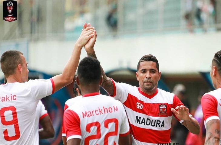 Beto Goncalves membuka gol untuk kemenangan Madura United atas PSS Sleman di laga perdana Grup D Piala Presiden 2019. Madura United menang 2-0 atas tuan rumah. [Instagram/Maduraunited.fc]