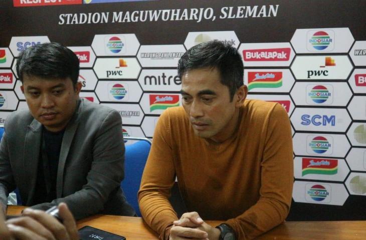 Pelatih PSS Sleman, Seto Nurdiantoro saat memberikan keterangan pers usai laga kontra Madura United di Piala Presiden 2019. [Andiarsa Nata/mxkd.sbs]