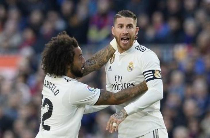 Marcelo merayakan golnya ke gawang Barcelona bersama Sergio Ramos pada lanjutan pertandingan La Liga, (28/10/2018). (JOSEP LAGO / AFP) 