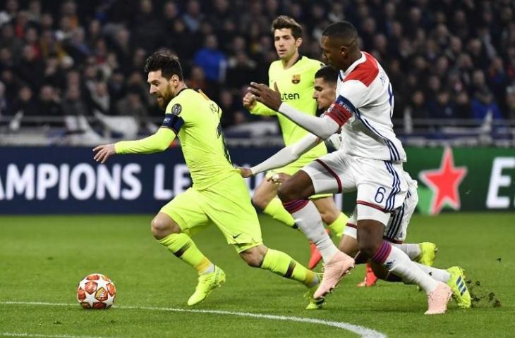 Lionel Messi saat menghadapi Lyon di leg pertama babak 16 besar Liga Champions pada 19 Februari 2019 (Jeff Pachoud/AFP)