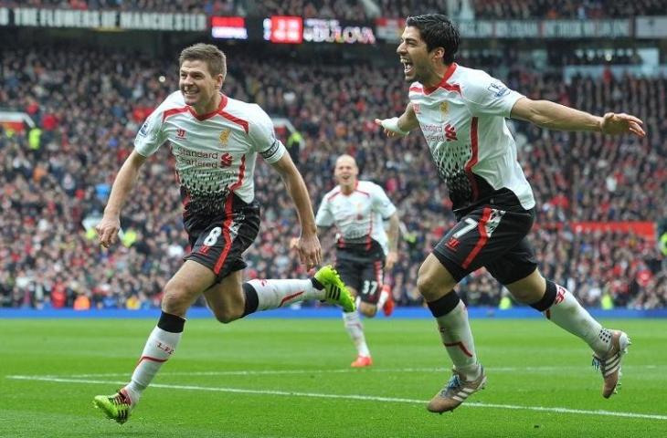 Steven Gerrard dan Luis Suarez saat masih membela Liverpool pada 16 Maret 2014 (Paul Ellis/AFP)