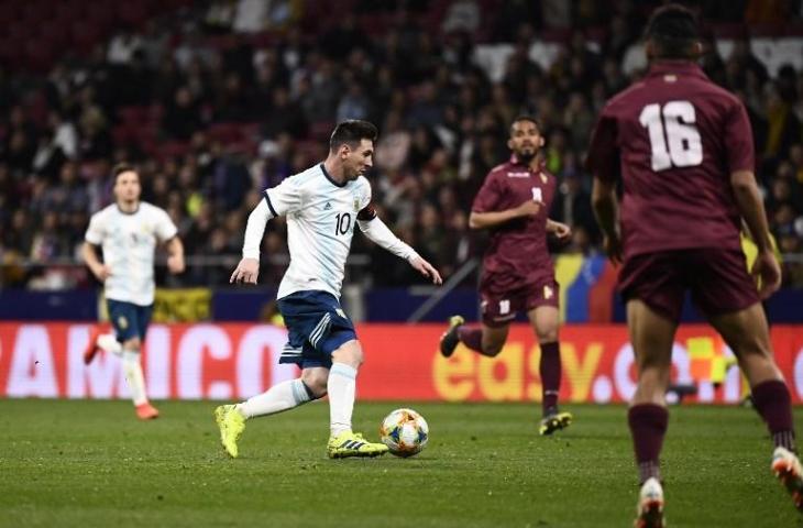 Lionel Messi saat berhadapan dengan Venezuela di laga uji coba Internasional di Wanda Metropolitano pada 22 Maret 2019 (Pierre-Philippe Marcou/AFP)