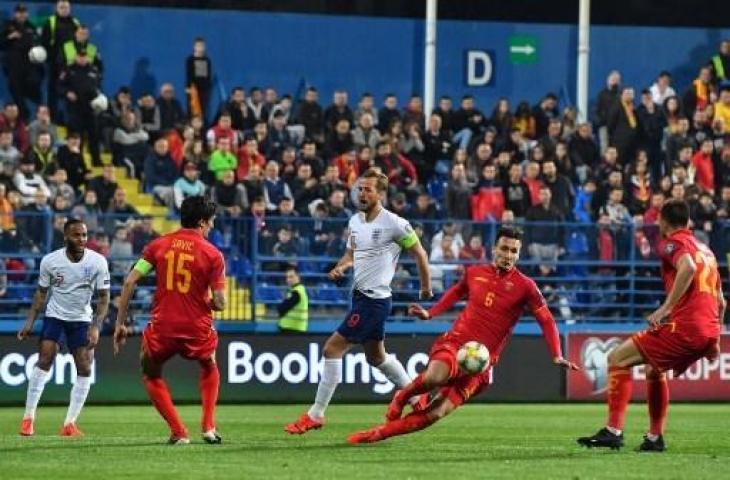 Harry Kane sukses mencetak dua gol dalam kemenangan Inggris 5-1 atas Montenegro pada pertandingan kedua Grup A Kualifikasi Piala Eropa 2020 di Stadion Pod Goricom, Selasa (26/3/2019) dini hari WIB. (ANDREJ ISAKOVIC / AFP)