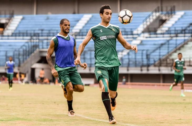 Bek Persebaya, Otavio Dutra (Dok: persebaya.id)