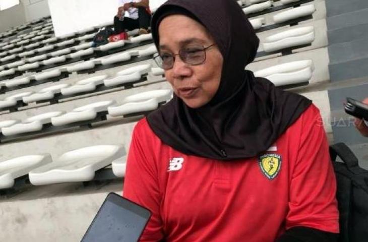 Pelatih Pelatnas Atletik Indonesia, Eni Nuraeni,saat ditemui di Stadion Madya, Senayan, Jakarta, Kamis (15/11/2018). [Suara.com/Arief Apriadi]