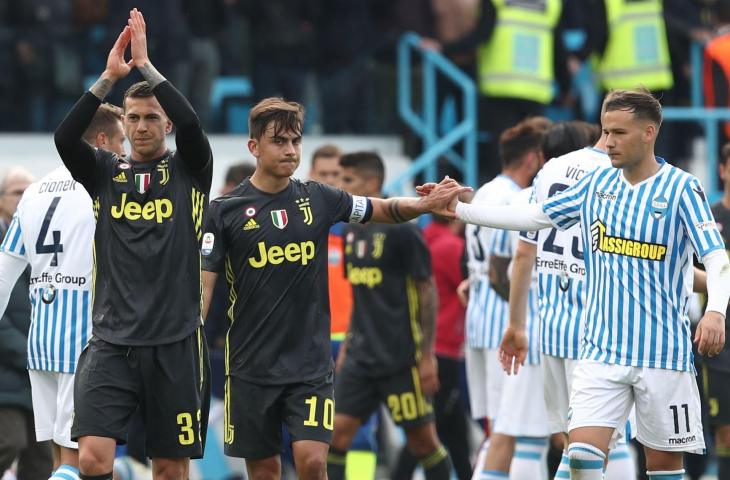 Para pemain Juventus terlihat kecewa usai ditekuk SPAL dengan skor 2-1 pada lanjutan Serie A pekan ke 32, Sabtu (13/4/2019). [Isabella BONOTTO / AFP]