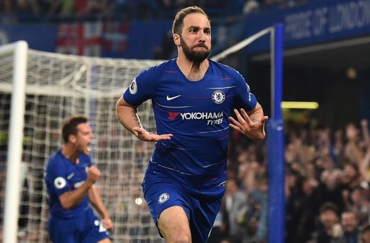 Ekspresi kebahagiaan Gonzalo Higuain usai mencetak gol ke gawang Burnley. (Glyn Kirk/AFP).