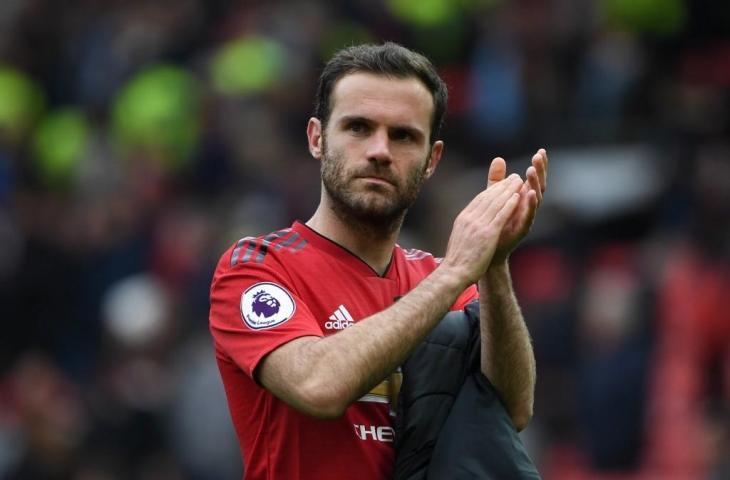 Pemain Manchester United Juan Mata gagal dapat kado indah usai Setan Merah ditahan imbang Chelsea 1-1. [PAUL ELLIS / AFP]