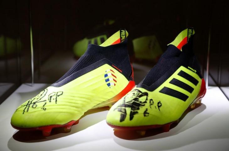 Sepatu yang digunakan Paul Pogba di Piala Dunia 2018. (Francois Gullot/AFP).