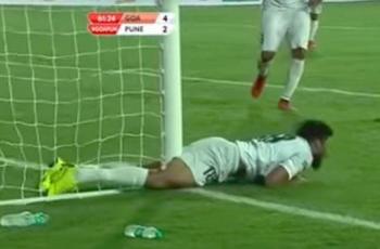 Ngilu Banget, Aksi Bek India Ini Selamatkan Gawang dari Gol Berakhir Tragis