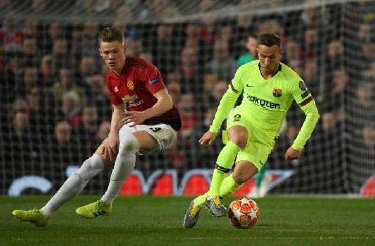 Aksi gelandang Barcelona, Arthur Melo saat pertandingan melawan Manchester United pada perempatfinal Liga Champions beberapa waktu lalu. (LLUIS GENE / AFP)