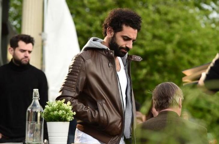 Mohammad Salah melakukan salah satu adegan dalam pembuatan iklan di pub lokal Liverpool. (Liverpool Echo/Andy Teebay)