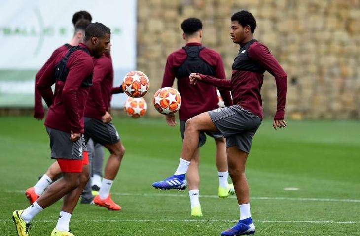 Pemain muda  Liverpool, Rhian Brewster berlatih bersama rekan setimnya (Liverpool Echo/ Andrew Powell)