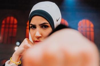 Digandeng Nike, Ini 5 Fakta Petinju Cantik Berhijab Asal Jerman