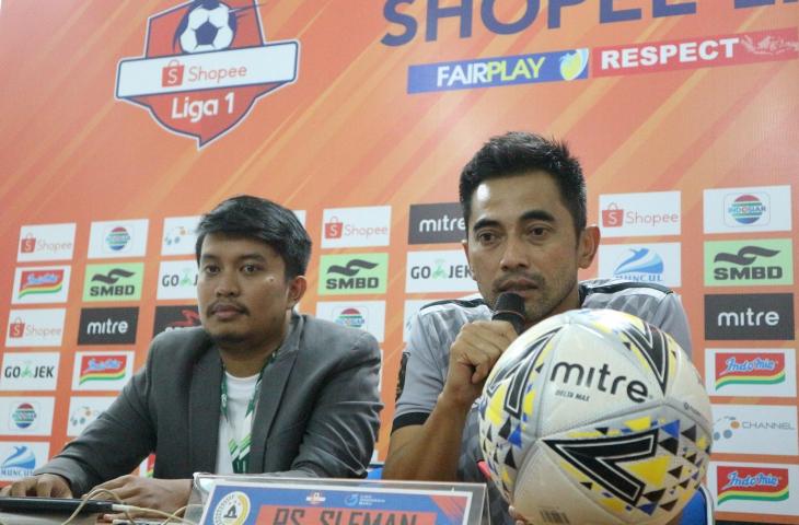 Pelatih PSS Sleman, Seto Nurdiantoro, di konferensi pers jelang laga malawan Arema FC, Selasa (15/5/2019). (mxkd.sbs/Irwan febri Rialdi).