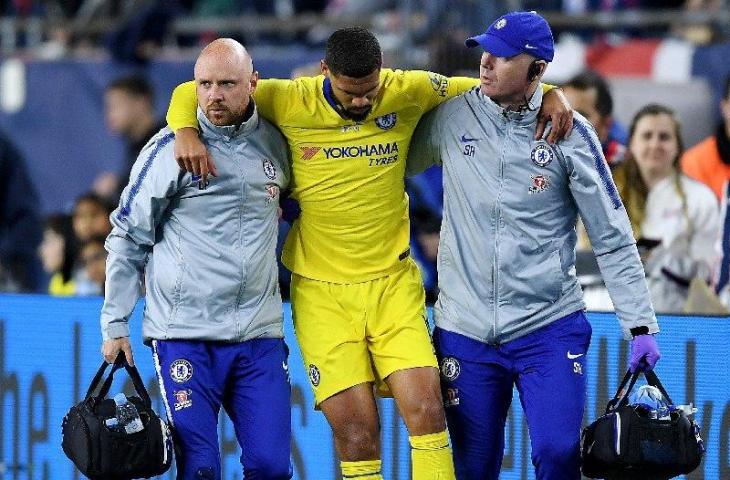 Ruben Loftus-Cheek ditarik keluar akibat mengalami cedera saat Chelsea berhadapan New England Revolution dalam partai uji coba di AS. (Twitter/@ChelseaFC)