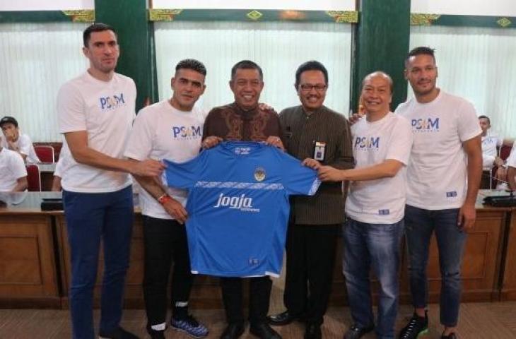 Skuat PSIM Yogyakarta mengadakan pertemuan dengan Walikota Yogyakarta, Haryadi Suyuti, di Balaikota Yogyakarta, Jumat (31/5/2019) siang WIB. (Suara.com/Irwan Febri Rialdi).