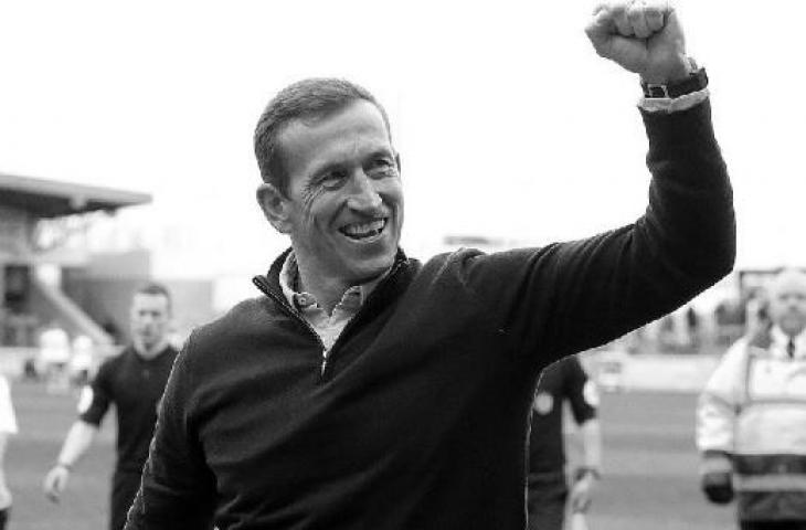 Pelatih Leyton Orient, Justin Edinburgh meninggal di usia yang ke 49. (Twitter/@leytonorientfc)