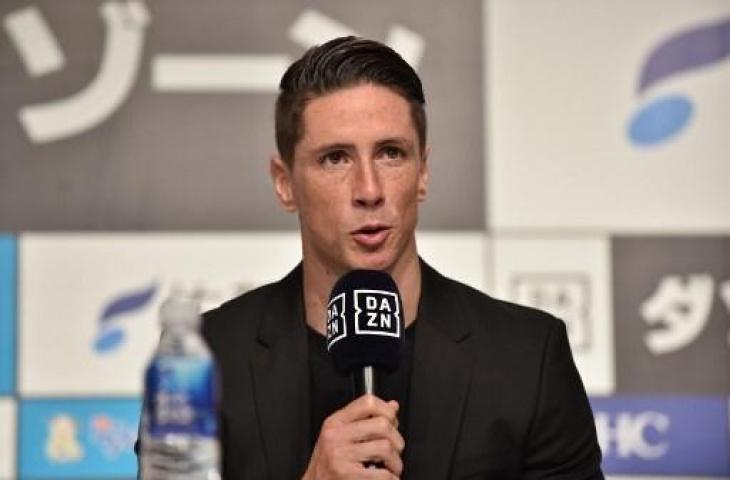 Fernando Torres saat melakukan konferensi pers terkait keputusannya pensiun. (KAZUHIRO NOGI / AFP)