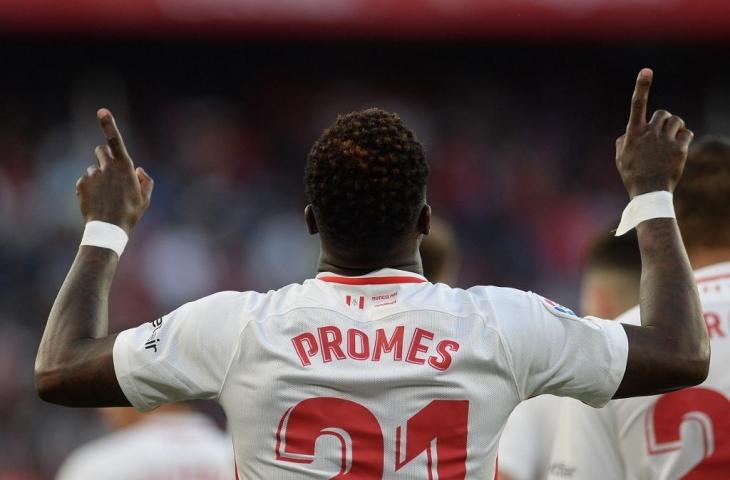 Pemain Sevilla, Quincy Promes disebut resmi diboyong Ajax Amsterdam. [CRISTINA QUICLER / AFP]