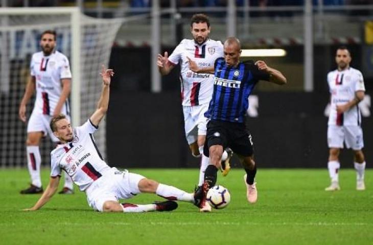 Bek senior Inter Milan, Joao Miranda saat menghadapi Cagliari di lanjutan Serie A musim 2018/2019. (MIGUEL MEDINA / AFP)