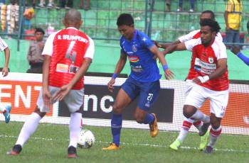 Tampil dengan Sepuluh Pemain, Arema Bungkam Persipura 3-1