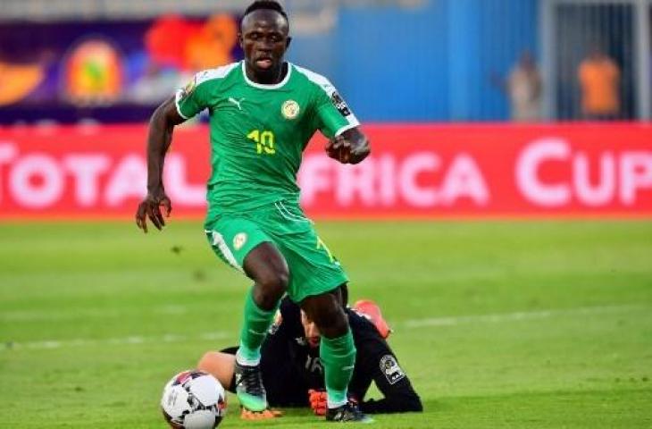 Aksi Sadio Mane mengelabuhi kiper Tunisia di semifinal Piala Afrika 2019. (AFP)