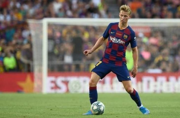 Gelandang anyar Barcelona, Frenkie de Jong. (JOSEP LAGO / AFP)