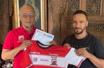 Ritual Pagi Penyerang Madura United asal Brasil Ini Makan Jajanan Tahlilan