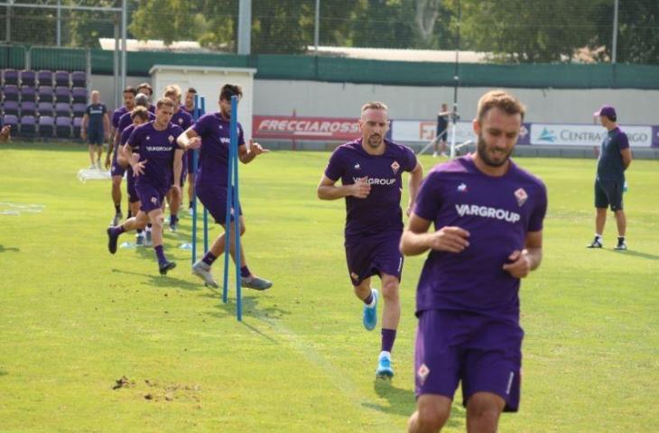 Frank Ribery saat mengikuti sesi latihan bersama para pemain lain Fiorentina. (Twitter/@acffiorentina)