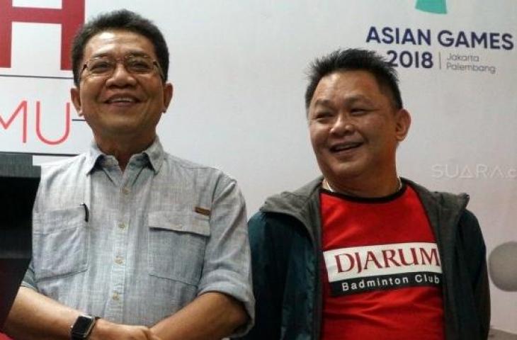 Sekjen PBSI Achmad Budiharto (kiri) dan pengurus PB Djarum Lius Pongoh di Gedung Kemenpora, Senayan, Jakarta, Kamis (12/9/2019). [Suara.com/Arief Apriadi]