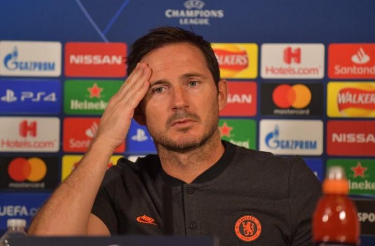 Ekspresi ek manajer Chelsea, Frank Lampard saat melakoni sesi jumpa pers jelang menghadapi Valencia di laga penyisihan Grup H Liga Champions. Pada laga yang berlangsung Rabu (18/9/2019) dini hari tadi, Chelsea dipermalukan tamunya 0-1. [OLLY GREENWOOD / AFP]