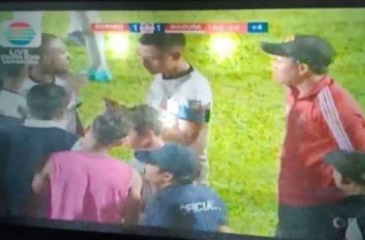 VAR HP di laga Borneo FC vs Madura United. (Twitter/@suporterfc)