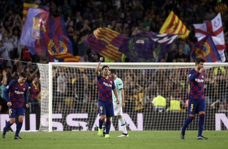 Penyerang Barcelona, Luis Suarez melakukan selebrasi usai mencetak gol ke gawang Inter pada lanjutan Liga Champions, Kamis (3/10/2019). [JOSEP LAGO / AFP]