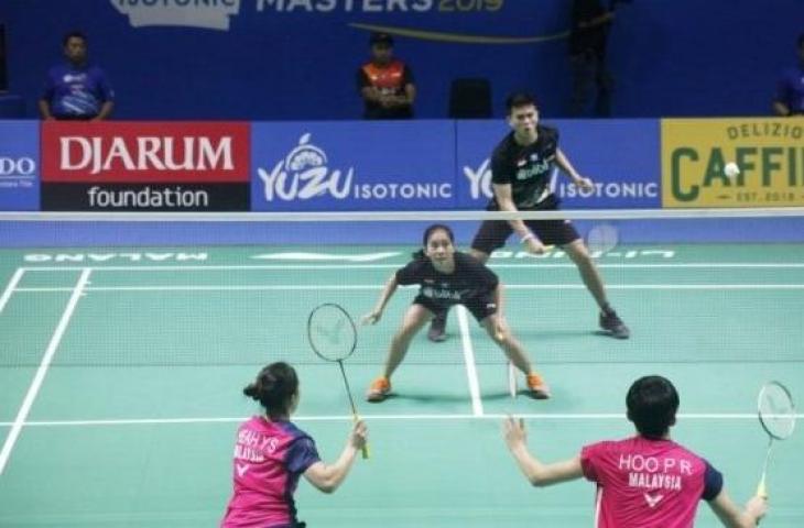 Wakil ganda campuran Indonesia Adnan Maulana/Mychelle Crhystine Bandaso melaju ke semifinal Indonesia Masters 2019 usai menaklukkan unggulan ke-empat Malaysia Hoo Pang Ron/Cheah Yee See dengan skor 18-21, 21-14, 21-16 di GOR Ken Arok, Malang, Jawa Timur, Jumat (4/10/2019) (Tim PBSI)