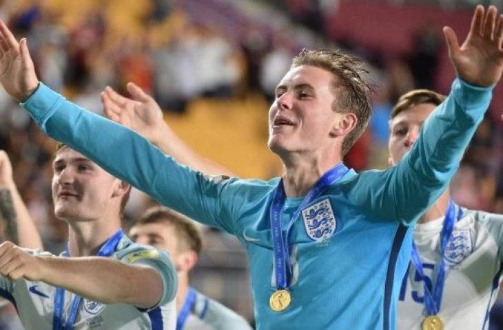 Dean Henderson ketika berseragam Timnas Inggris U-21. (Kim Doo-ho/AFP)