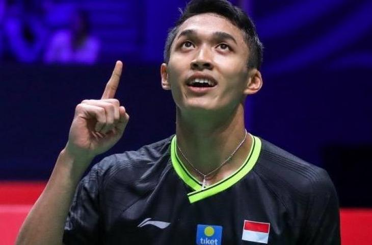 Selebrasi pebulutangkis tunggal putra Indonesia, Jonatan Christie atau yang akrab disapa Jojo, usai menaklukkan Anders Antonsen (Denmark) di babak perempat final French Open 2019, Jumat (25/10). [Humas PBSI]