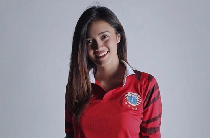 Fans Persija Jakarta yang tergabung dalam Jak Angel, Jess Amalia. [@jess_amalia20 / Instagram]