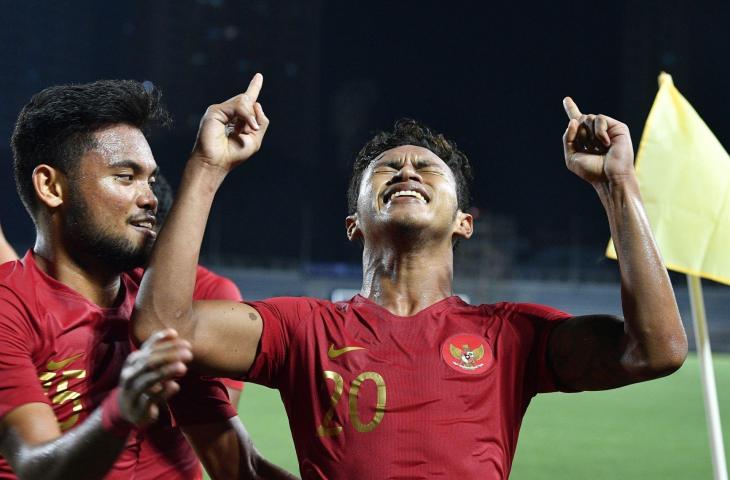 Pemain Timnas U-22 Indonesia Osvaldo Haay (kanan) merayakan gol bersama rekannya Saddil Ramdani dalam pertandingan Grup B SEA Games 2019 di Stadion Rizal Memorial, Manila, Filipina, Kamis (28/11/2019). ANTARA FOTO/Sigid Kurniawan/foc.