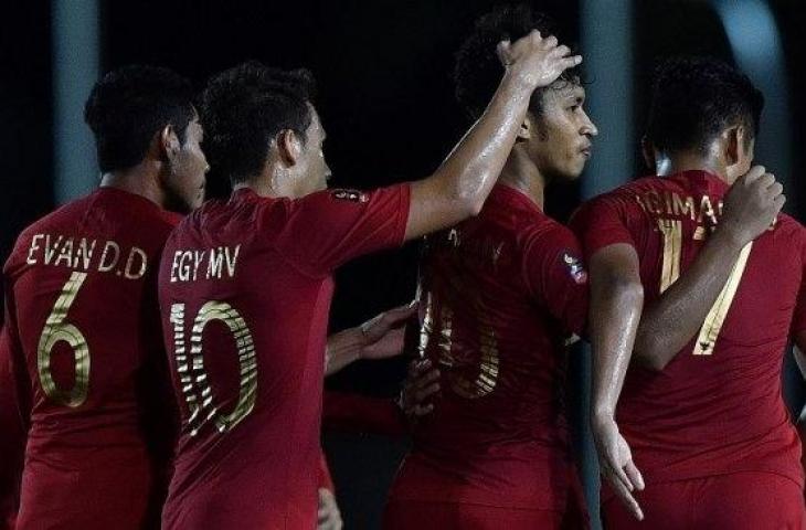 Para pemain Timnas Indonesia U-22 merayakan gol penyerang Osvaldo Haay (kedua kanan) ke gawang Brunei Darussalam dalam pertandingan Grup B cabang olahraga sepakbola SEA Games 2019 di Stadion Binan Football, Laguna, Filipina, Selasa (3/12/2019) malam WIB. [ANTARA FOTO/Sigid Kurniawan]