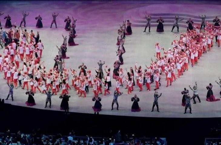 Kontingen Indonesia melakukan defile dalam pembukaan SEA Games 2019 di Philippine Arena, Bulacan, Filipina, Sabtu (30/11). [ANTARA FOTO/Nyoman Budhiana]